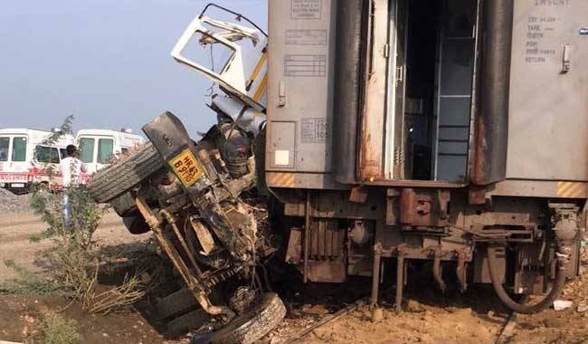 Photo of उत्तरप्रदेश के औरैया में कैफियत एक्सप्रेस दुर्घटनाग्रस्त,74 घायल