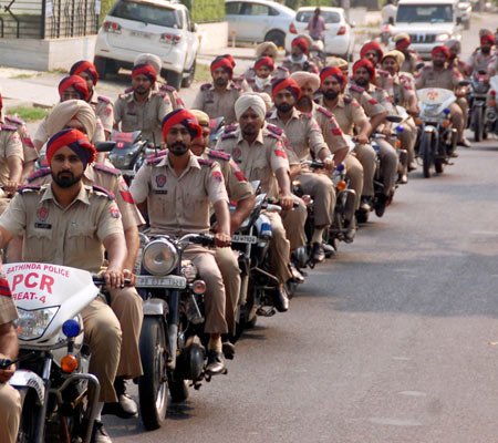 Photo of पंचकुला से डेरा अनुयायियों को निकालने का काम शुरू,सिरसा में कर्फ्यू