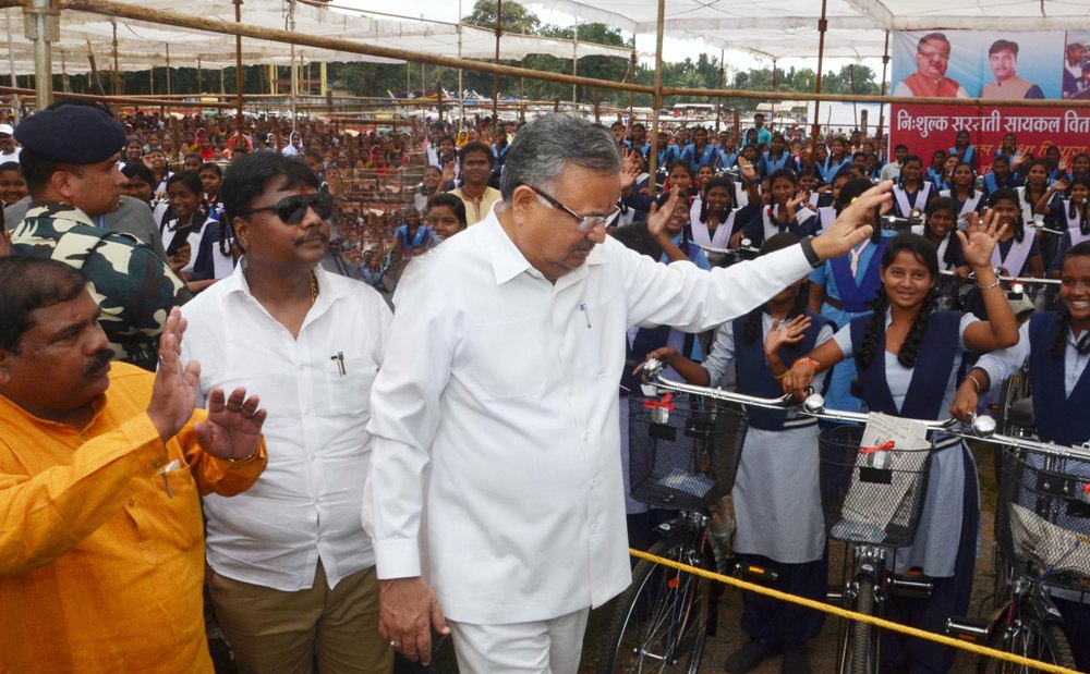 Photo of रमन ने नक्सल पीडित दंतेवाडा को 269 करोड के विकास कार्यों की दी सौगात