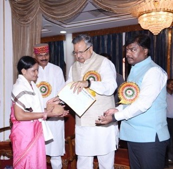 Photo of छत्तीसगढ़ में शिक्षक सम्मान समारोह में 45 शिक्षक हुए सम्मानित