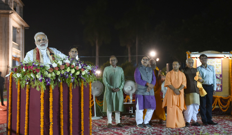 Photo of गरीबों के हितों के लिए विकास की गति को तेज करने के लिए हो रहे हैं फैसले – मोदी