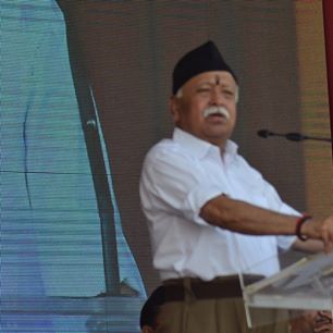 Photo of कानून बनाकर राम मंदिर निर्माण का मार्ग प्रशस्त करे मोदी सरकार – भागवत