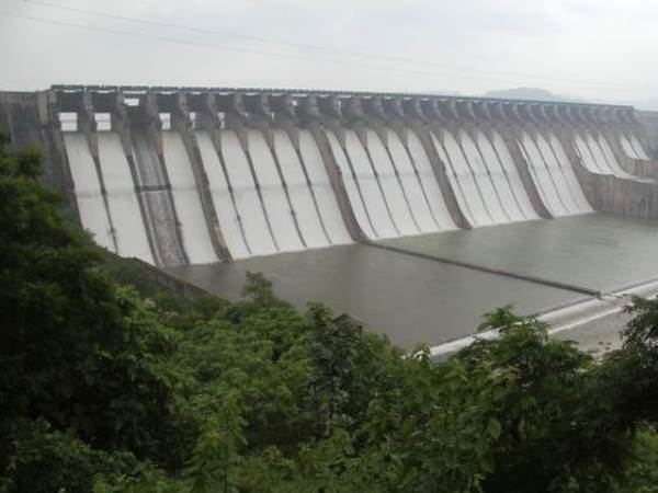 Photo of मोदी ने सरदार सरोवर नर्मदा बांध परियोजना को किया राष्ट्र को समर्पित