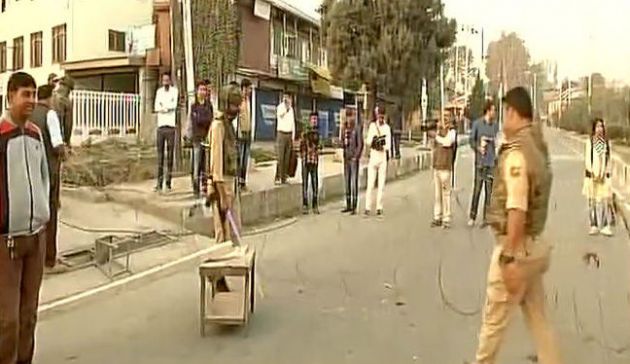 Photo of बीएसएफ कैम्प पर हमला करने वाले दो आतंकी मारे गए,एक एएसआई भी शहीद