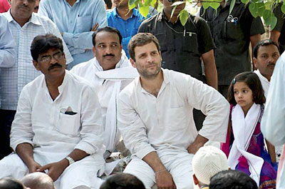 Photo of कांग्रेस अध्यक्ष राहुल गांधी ने दुर्ग से रायपुर तक किया रोड शो