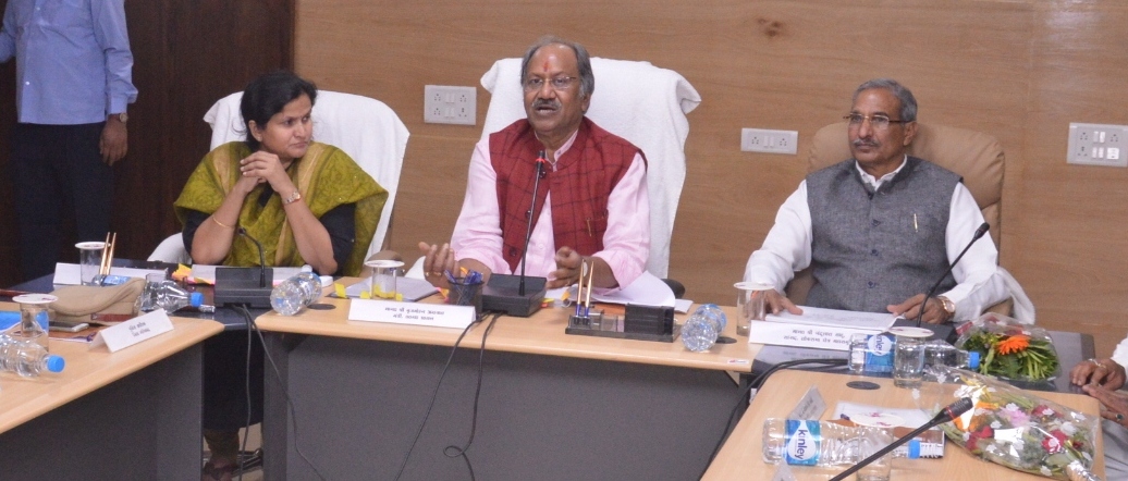 Photo of अधिकारी-कर्मचारी और अधिक बेहतर ढंग से परिणाम मूलक कार्य करें-बृजमोहन