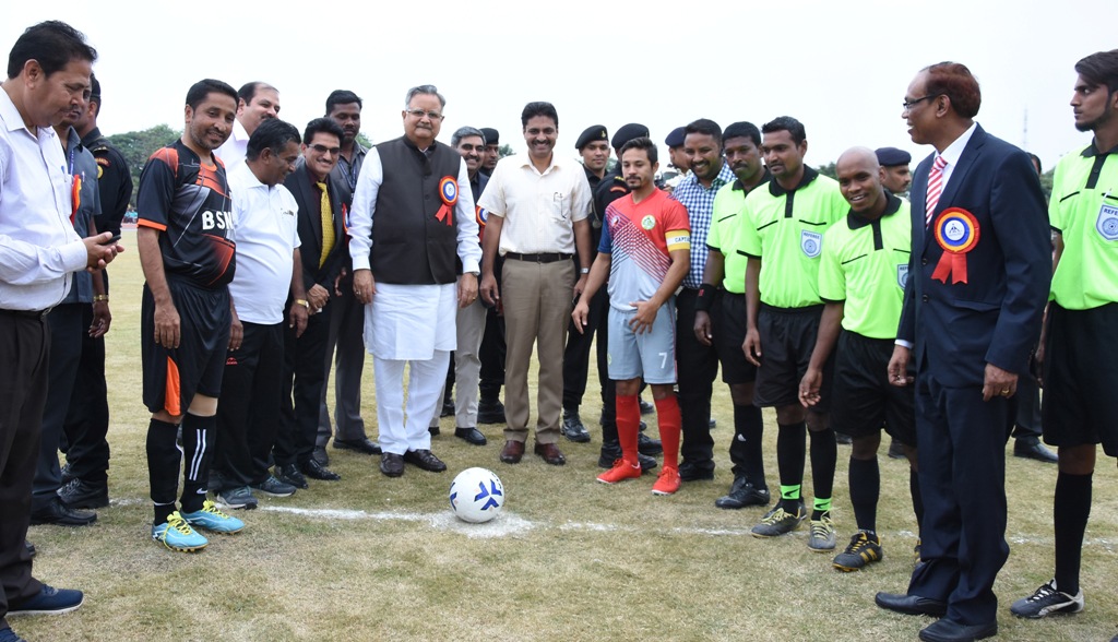 Photo of रमन ने किया पब्लिक सेक्टर फुटबाल टूर्नामेंट का शुभारंभ