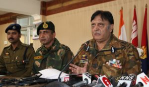 Photo of कश्मीर में सुरक्षाबलों ने तीन स्थानीय आतंकवादी किए गिरफ्तार