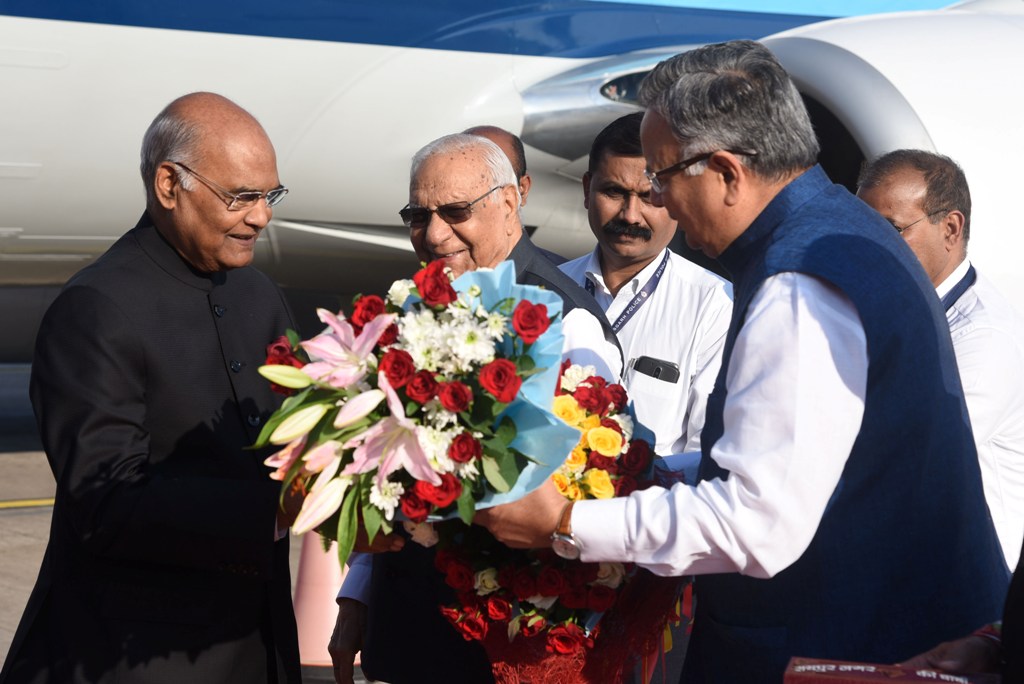 Photo of राष्ट्रपति रामनाथ कोविंद पहुंचे छत्तीसगढ़ के दो दिवसीय दौरे पर