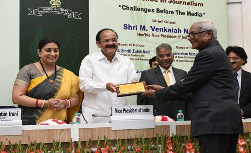 Photo of मीडिया से जुड़े पेशेवरों को मिशन भावना से करना चाहिए काम – नायडू