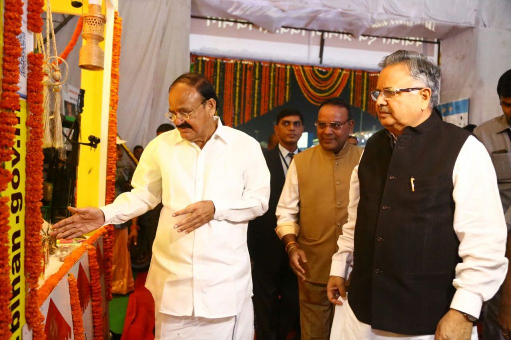 Photo of उपराष्ट्रपति ने किया पांच दिवसीय राज्योत्सव प्रदर्शनी का शुभारंभ