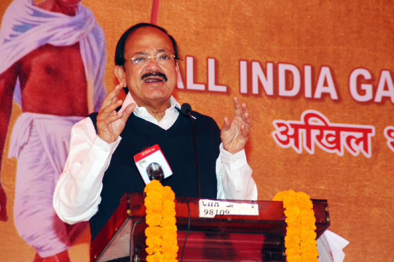 Photo of हिसंक धमकी देना लोकतंत्र में स्वीकार्य नहीं – वेंकैया