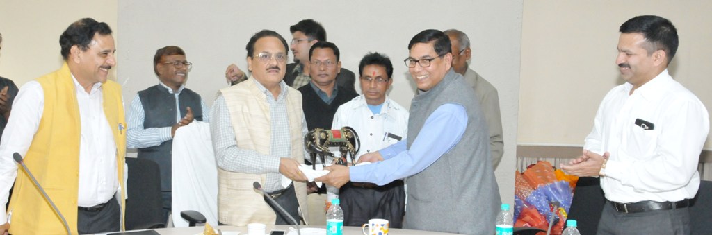 Photo of अपर मुख्य सचिव एम.के.राउत को दी गई भावभीनी विदाई