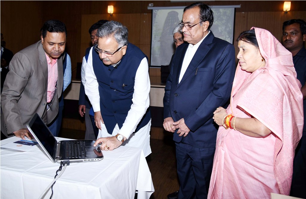 Photo of रमन ने किया पत्रकारों की योजनाओं के लिए वेबसाइट का लोकार्पण