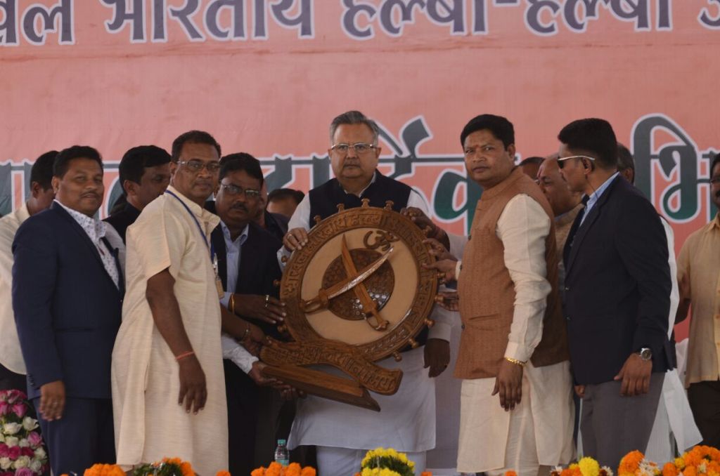 Photo of आदिवासियों के सामाजिक-आर्थिक विकास के लिए सरकार वचनबद्ध-रमन