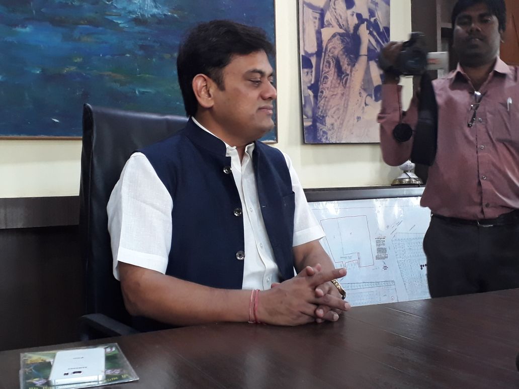 Photo of पूर्व सांसद देवव्रत सिंह ने कांग्रेस को किया अलविदा