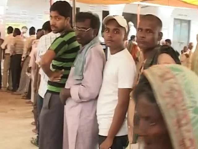 Photo of तीन लोकसभा एवं एक विधानसभा सीट के लिए उप चुनाव का मतदान जारी