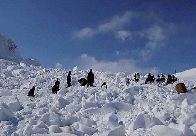 Photo of जम्मू कश्मीर में हिमस्खलन के चलते पांच जवान लापता