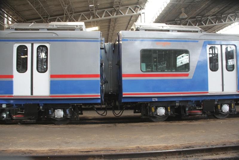 Photo of मुंबई में आज से शुरू हुई वातानुकूलित लोकल ट्रेन