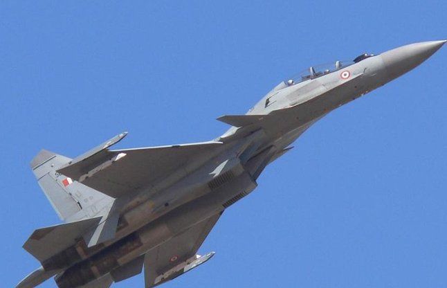 Photo of प्रक्षेपास्त्र ब्रम्होस को सुखोई युद्धक विमानों में लगाने का काम शुरू