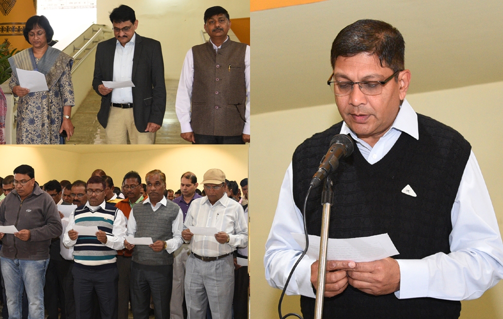 Photo of मंत्रालय में ली गई राष्ट्रीय मतदाता दिवस की शपथ