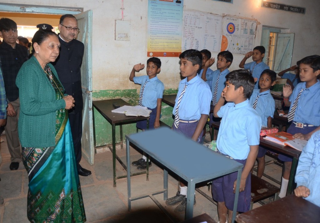 Photo of राज्यपाल ने भगवान पार्श्वनाथ मंदिर में की पूजा-अर्चना