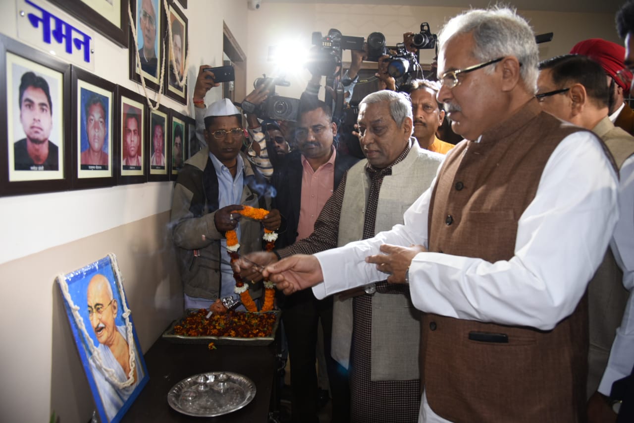 Photo of मुख्यमंत्री ने राष्ट्रपिता महात्मा गांधी को दी विनम्र श्रद्धांजलि