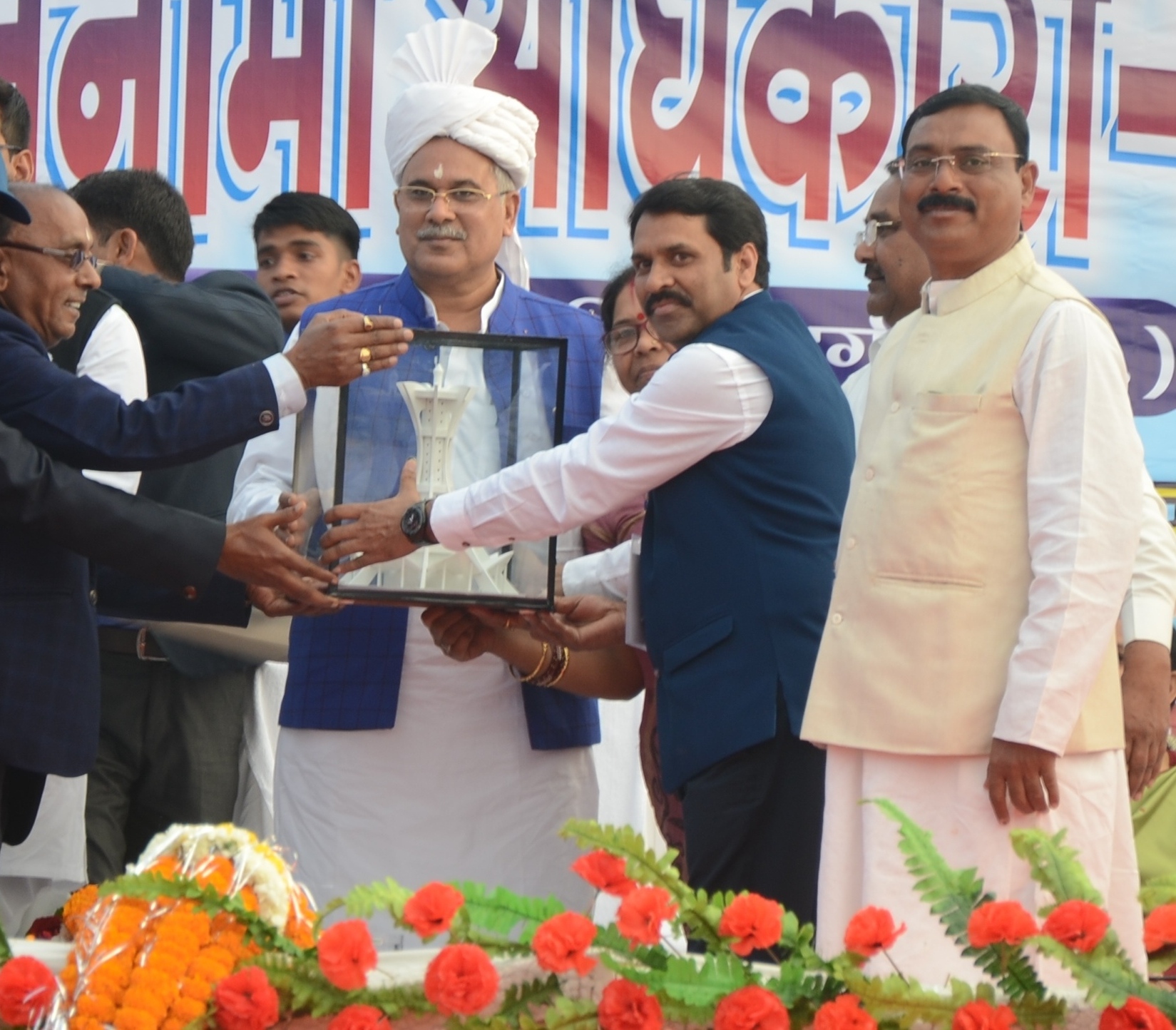 Photo of बाबा गुरू घासीदास ने समाज को एक सूत्र में पिरोने की दी प्रेरणा- भूपेश