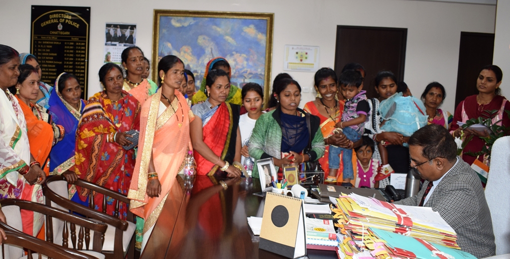 Photo of पुलिस महानिदेशक ने 400 पुलिस कर्मियों की सुनी समस्याएं