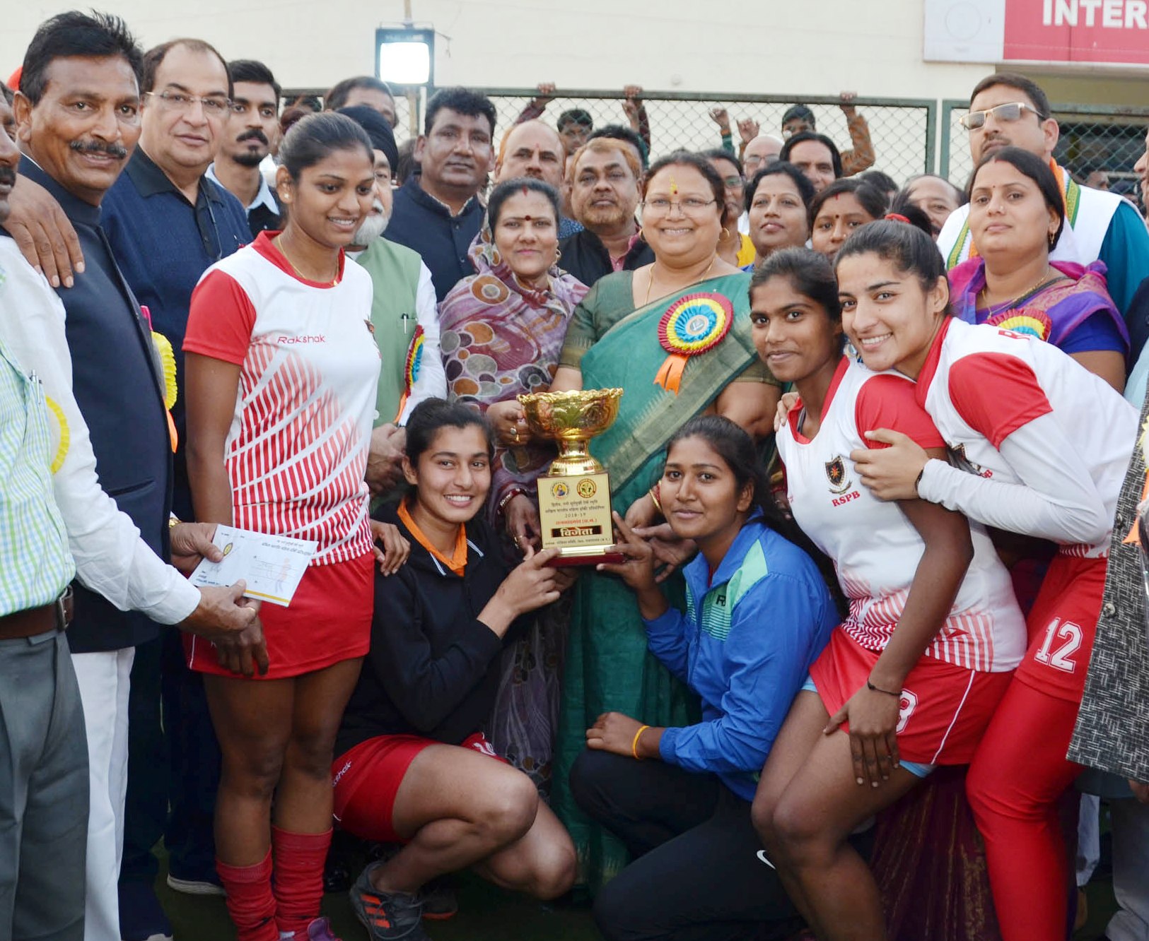 Photo of सर्वेश्वरदास हॉकी में पुरूष वर्ग में बीपीसीएल एवं महिला वर्ग में इंडियन रेलवे विजयी