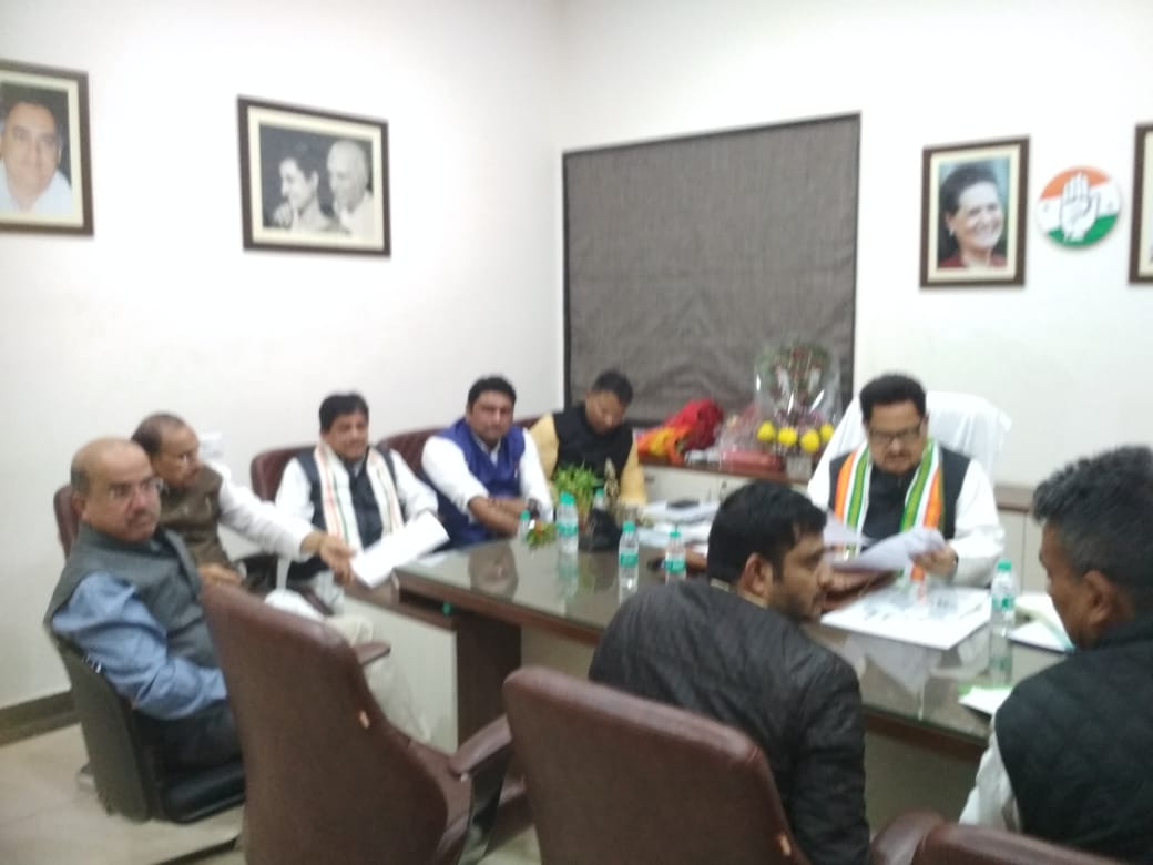 Photo of पुनिया ने देर रात तक मोर्चा संगठनों, प्रकोष्ठों, विभागों के प्रमुखों के साथ की मैराथन बैठकें