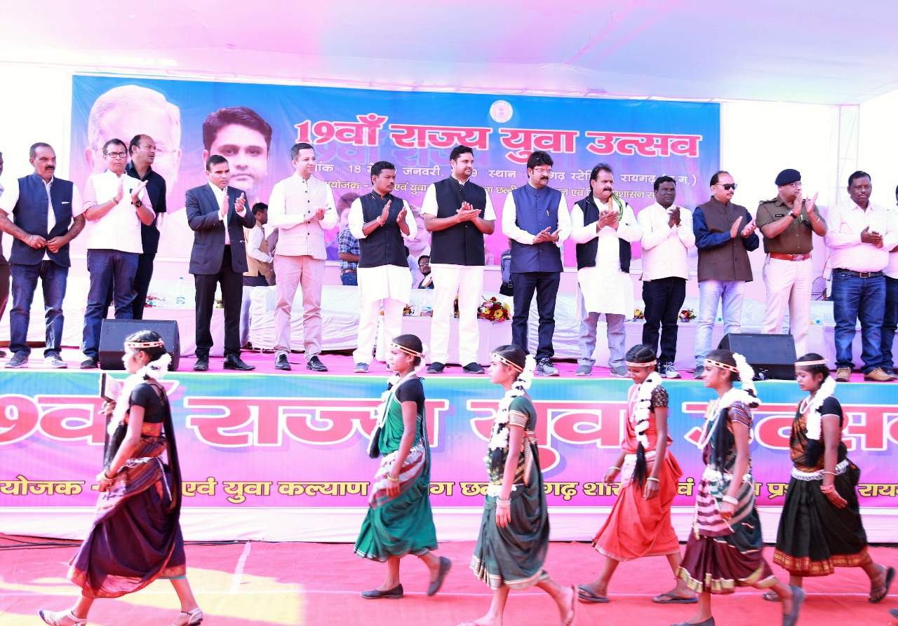 Photo of युवा कल्याण मंत्री ने युवा महोत्सव का किया शुभारंभ