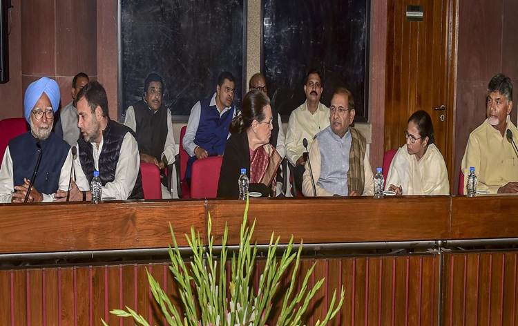 Photo of विपक्षी नेताओं ने भाजपा पर सेनाओं के बलिदान पर राजनीति का लगाया आरोप