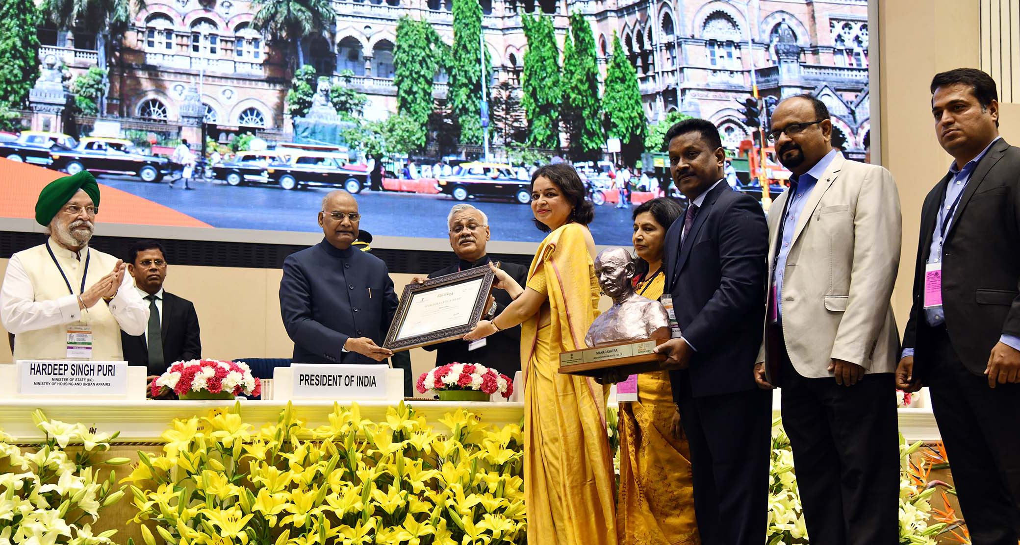 Photo of इंदौर को लगातार तीसरे साल सबसे स्वच्छ शहर का पुरस्कार मिला