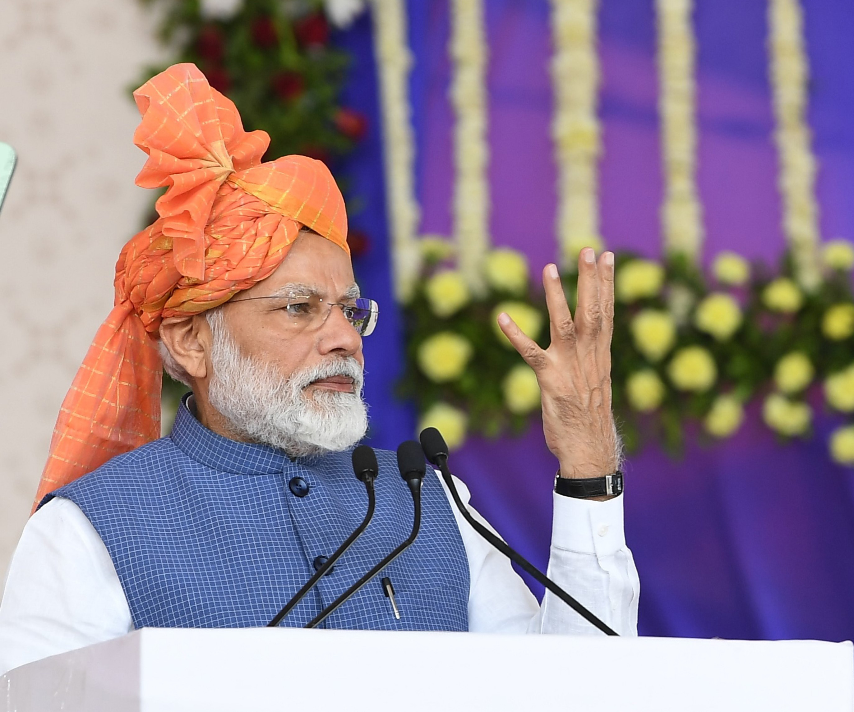 Photo of मोदी ने श्रमयोगी मानधन योजना का किया राष्ट्रव्यापी शुभारंभ