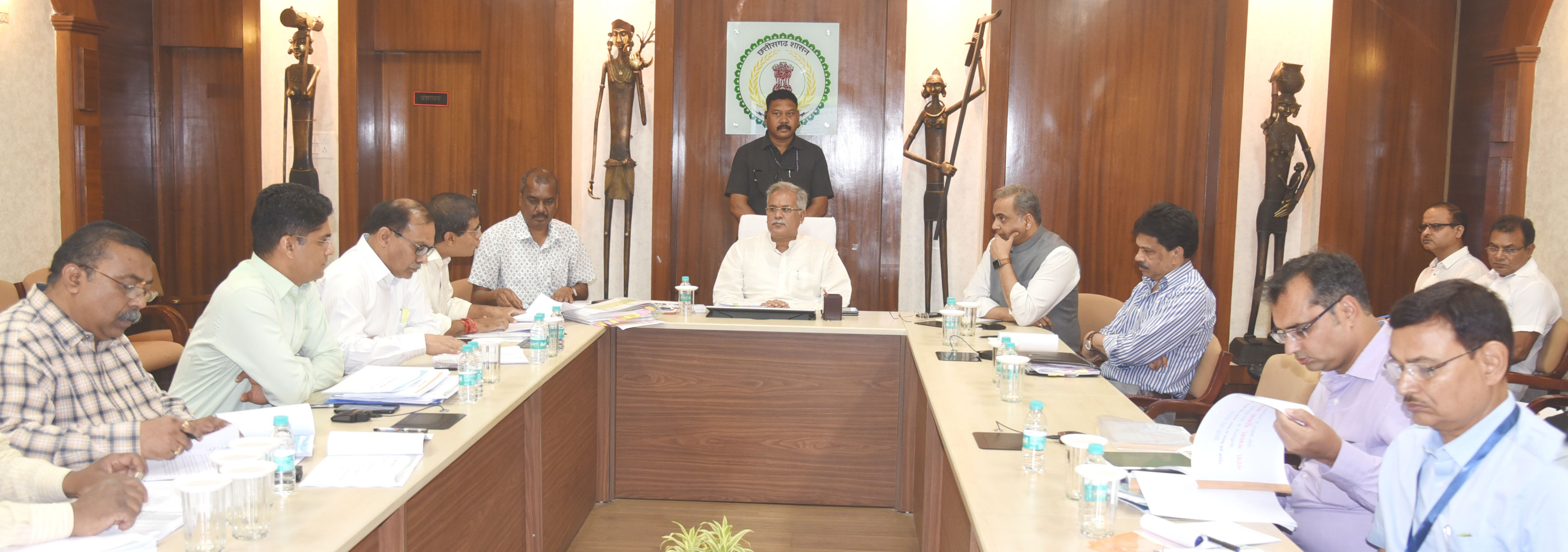 Photo of भूपेश ने की ‘नरवा, गरुवा, घुरवा अउ बारी‘ की समीक्षा