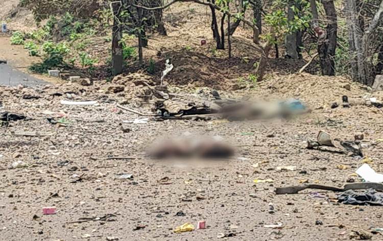 Photo of नक्सलियों द्वारा किए बारूदी सुरंग विस्फोट से 15 जवानों की मौत