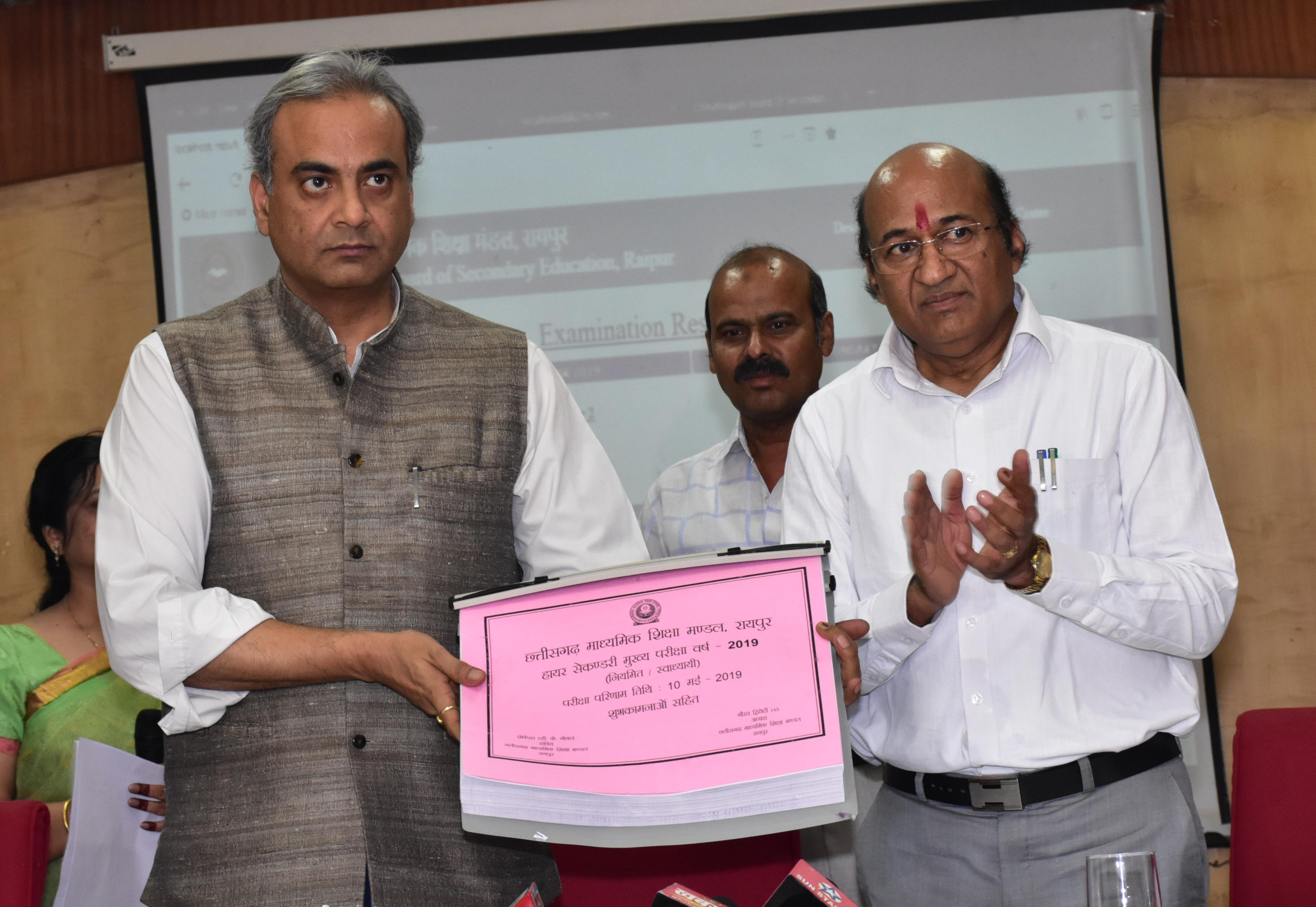 Photo of हाईस्कूल में 68.20 तथा हायर सेकण्डरी में 78.43 प्रतिशत परीक्षार्थी उतीर्ण