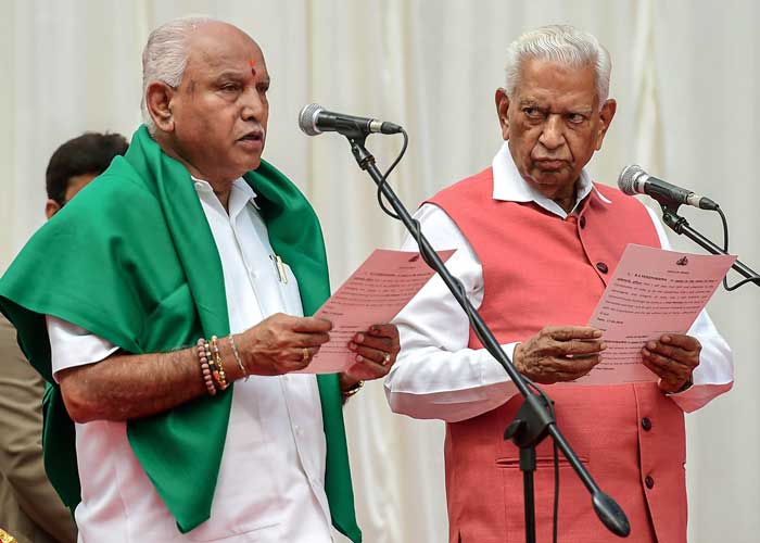 Photo of येदियुरप्पा ने कर्नाटक के मुख्यमंत्री के पद की ली शपथ