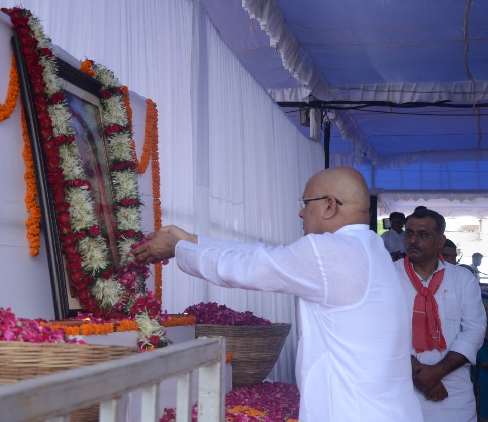 Photo of स्वर्गीय विन्देश्वरी बघेल को दी गई विनम्र श्रद्धांजलि