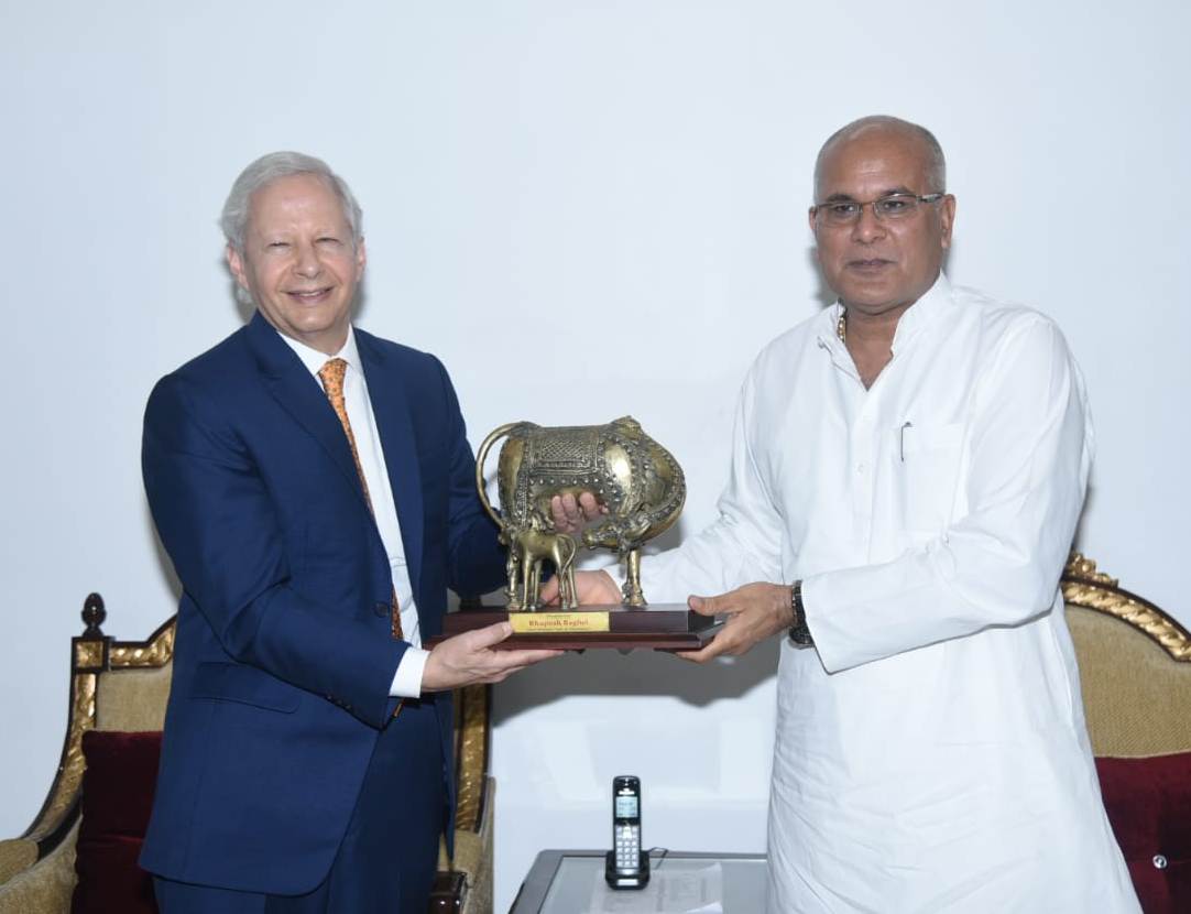 Photo of भूपेश ने अमरीकी राजदूत से बायोफ्यूल समेत कई मुद्दों पर की चर्चा