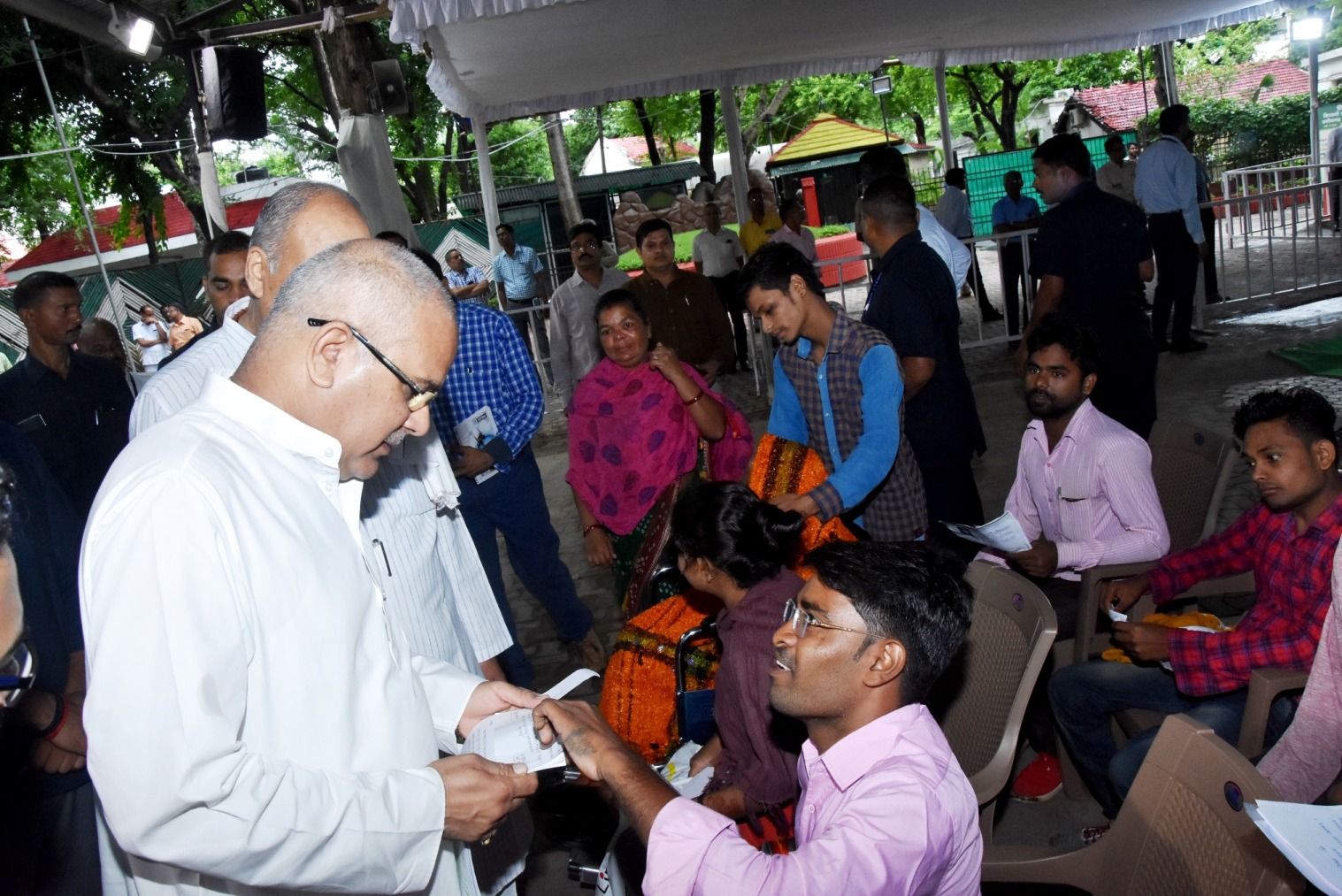 Photo of जन चौपाल में भूपेश ने किसानों से वर्षा और खेती-किसानी की ली जानकारी