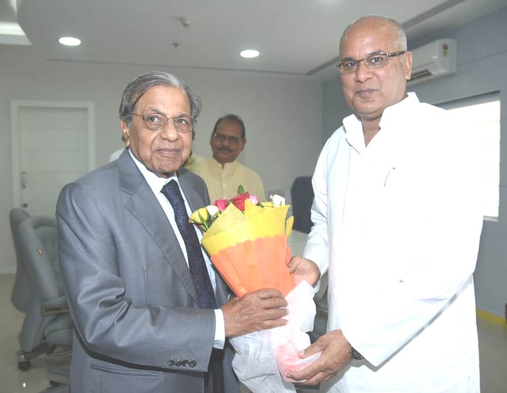 Photo of वित्त आयोग के अध्यक्ष ने मुख्यमंत्री से की मुलाकात