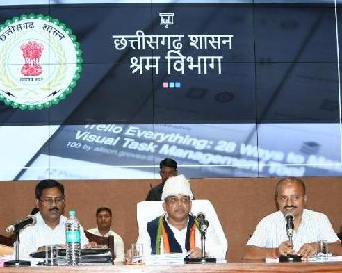 Photo of पंजीकृत श्रमिकों का बनेगा क्यूआर-चिपयुक्त पहचान पत्र-डहरिया