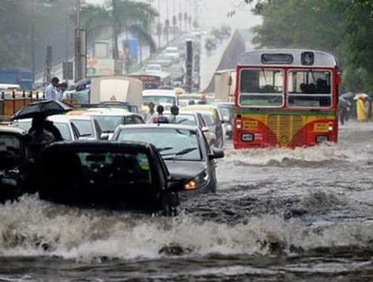 Photo of मुम्बई में मूसलाधार बारिश से जनजीवन प्रभावित