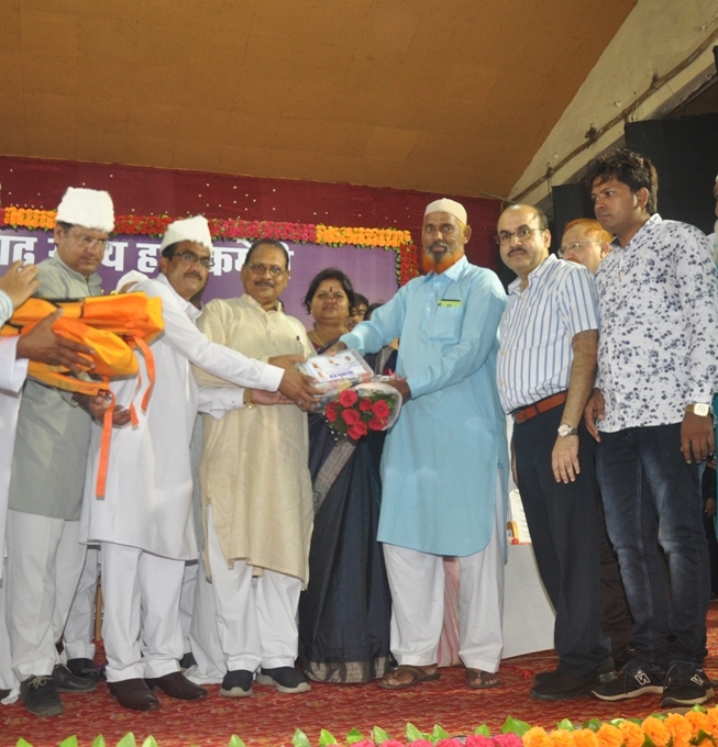 Photo of मंत्री टेकाम ने हज यात्रियों को हज किट किया वितरित