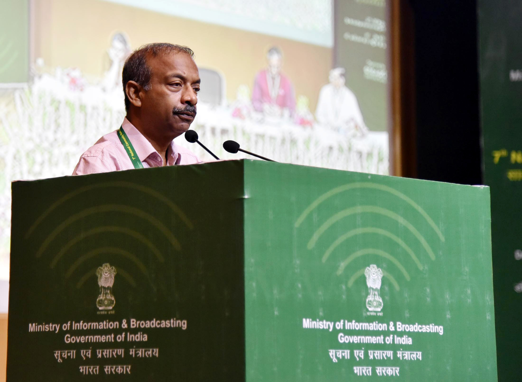 Photo of देश के हर जिले में होना चाहिए कम से कम एक सामुदायिक रेडियो – खरे