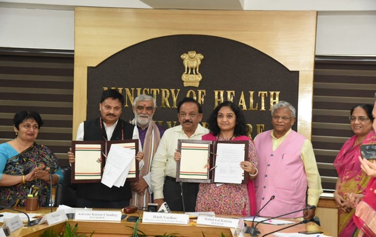 Photo of एचआईवी संक्रमण के मामलों में करीब 80 प्रतिशत की कमी आई