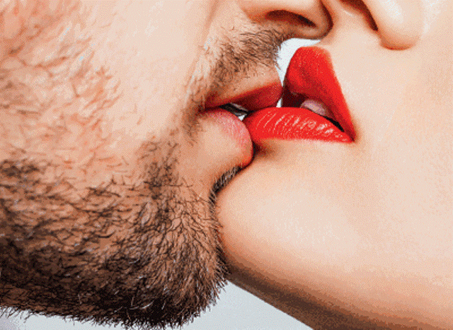 Photo of शरीर के लिए दवा से भी ज्यादा फायदेमंद है चुबंन