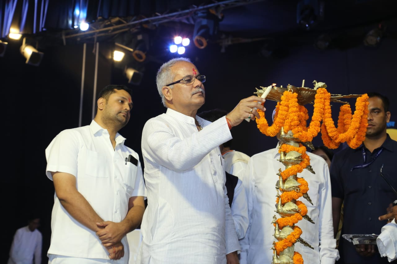 Photo of भूपेश ने 35वें अखिल भारतीय चक्रधर समारोह का किया शुभारंभ